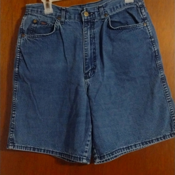 Chic Jean Shorts. - Picture 6 of 7